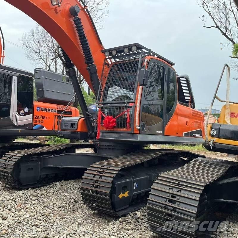 Doosan DX225 履带挖掘机
