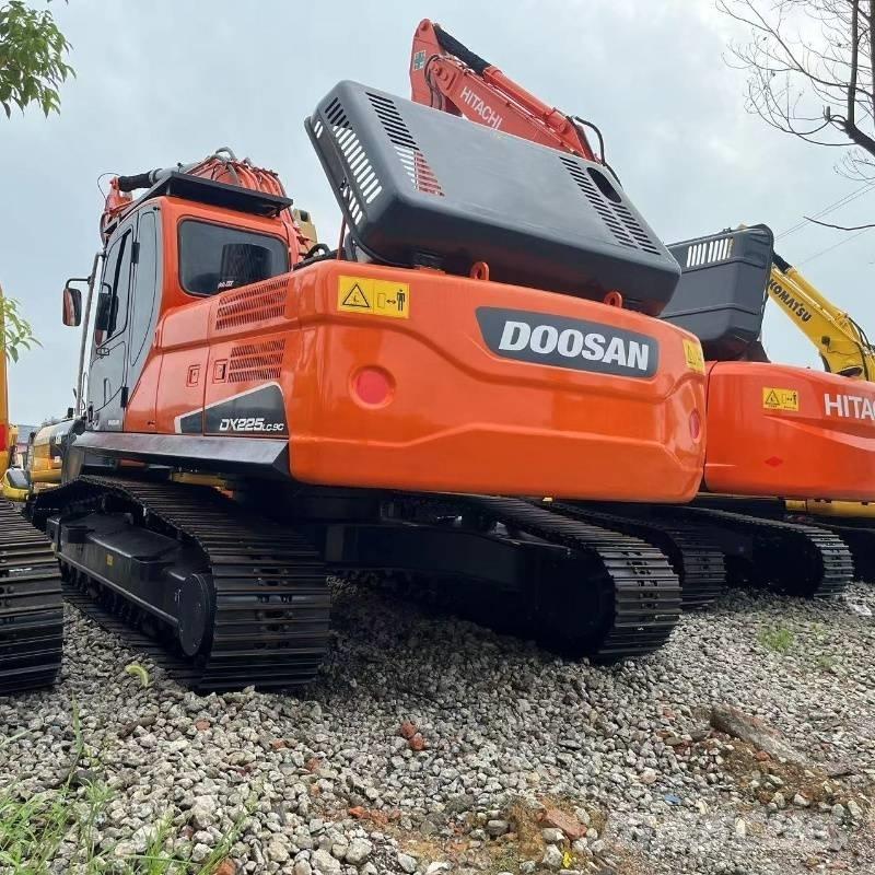 Doosan DX225 履带挖掘机