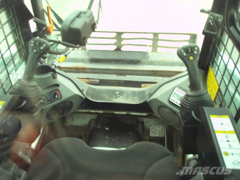 Bobcat T 450 滑移装载机