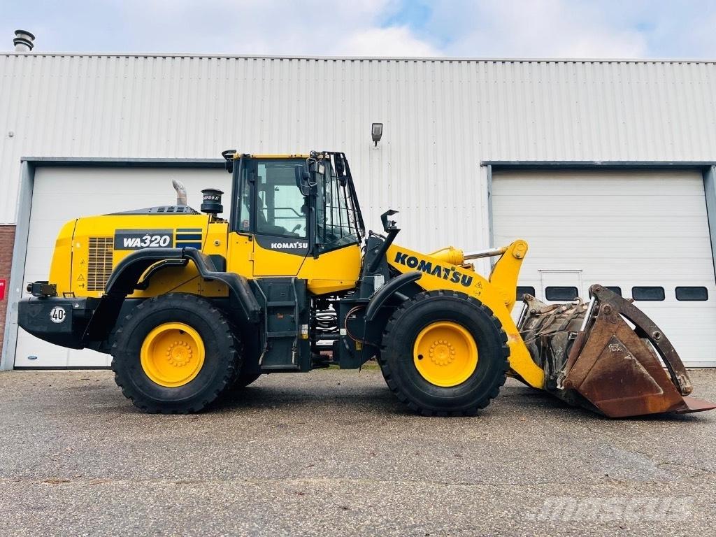Komatsu WA 320-8 轮式装载机