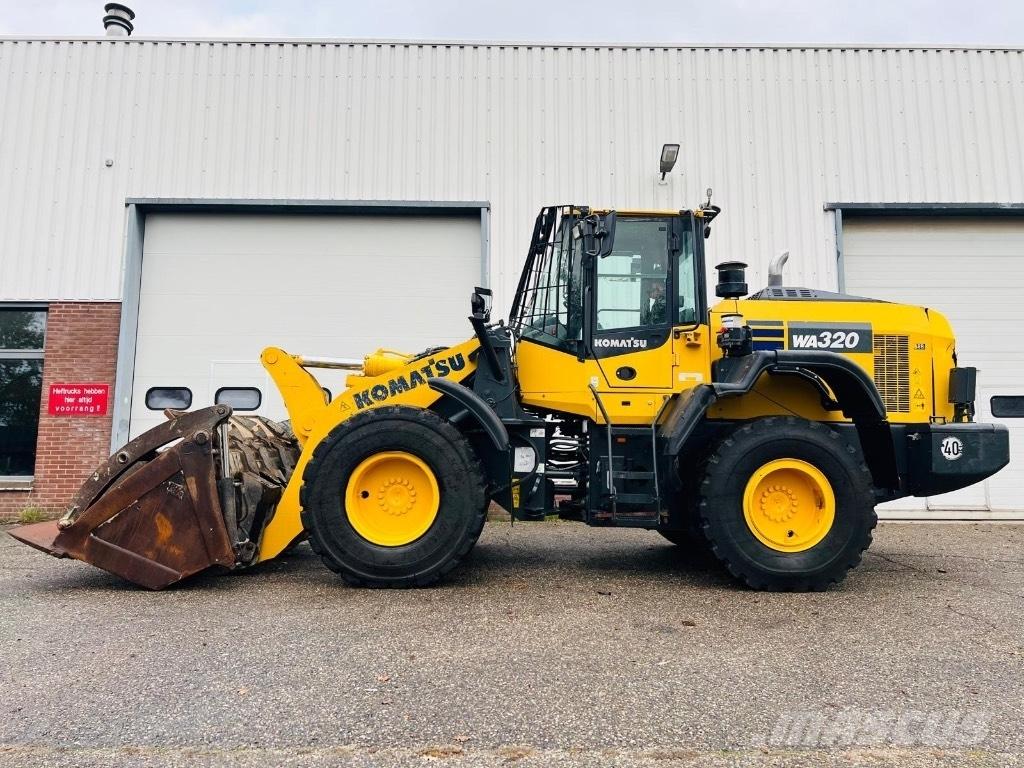Komatsu WA 320-8 轮式装载机
