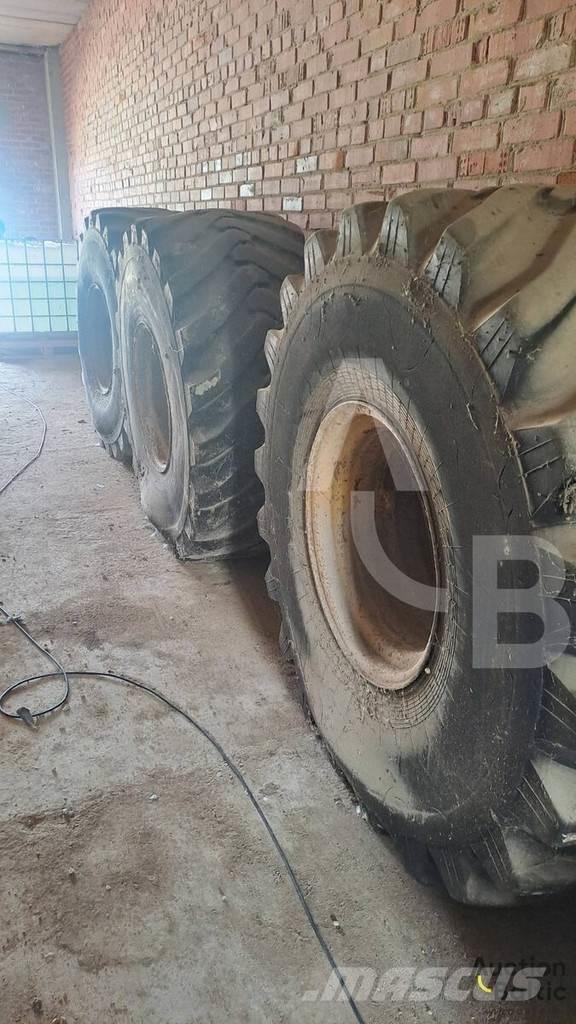 Kirovets K 701 拖拉机/农用车