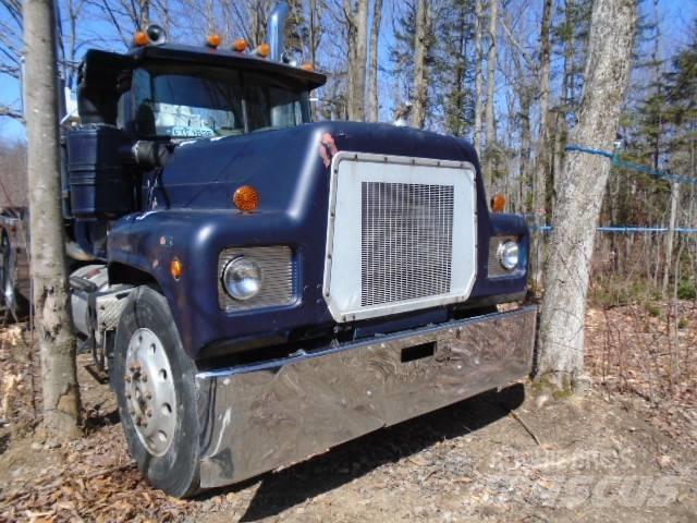 Mack RS797LST 救援车