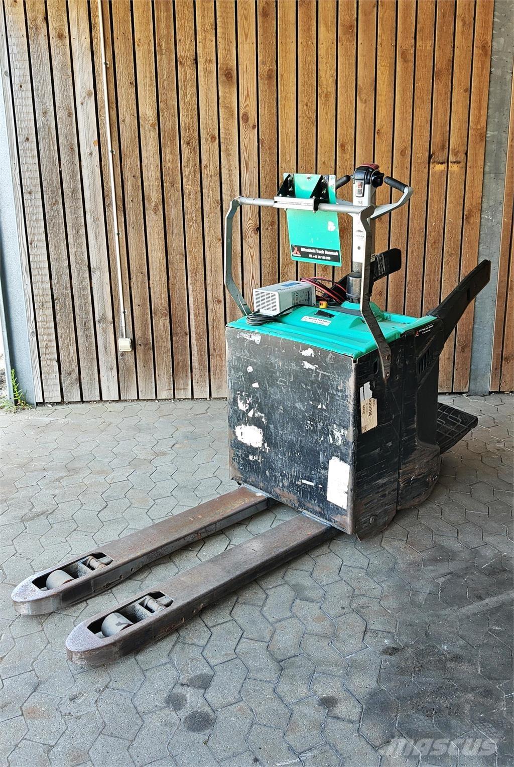 Mitsubishi PBV20N2 平台运输车