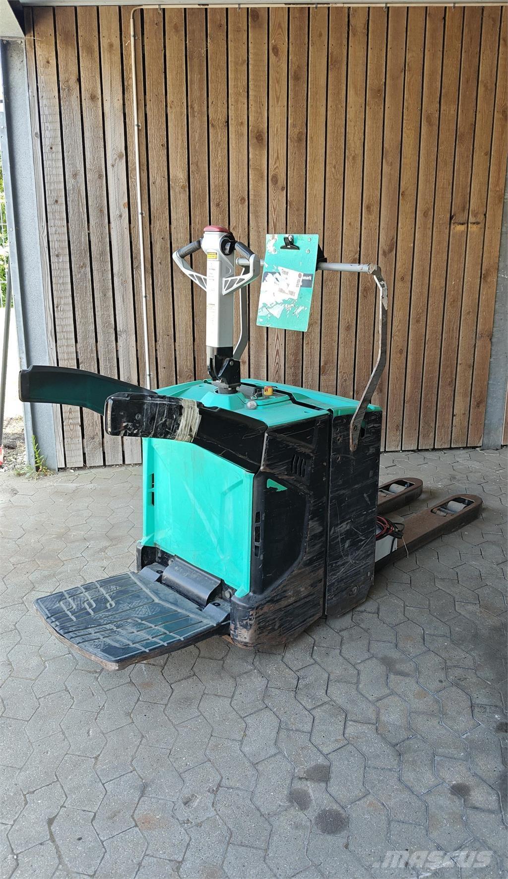 Mitsubishi PBV20N2 平台运输车