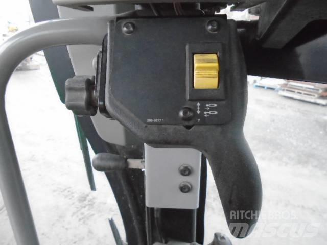 CAT 140 M 2 AWD 平地机/推土机