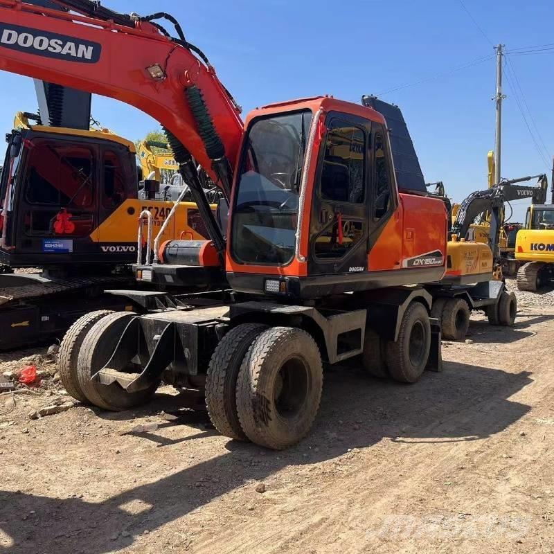 Doosan DX150W 轮式挖掘机