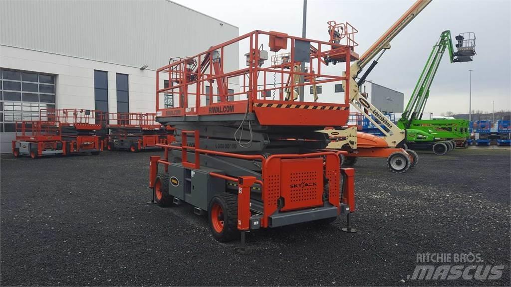 SkyJack 9250RT 剪叉式升降机