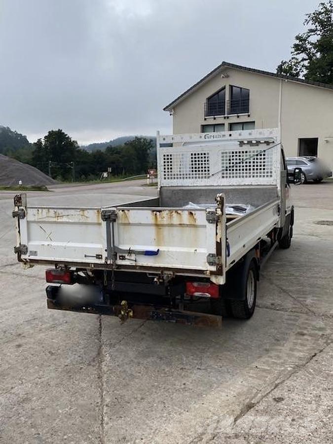 Iveco 35C18 自卸式货车