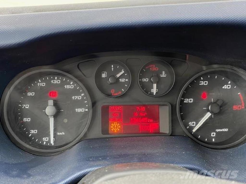 Iveco 35C18 自卸式货车