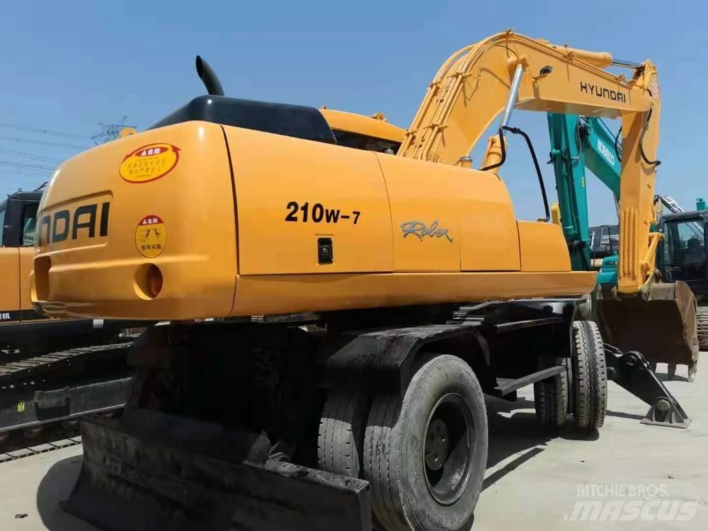 Hyundai R210W-7 轮式挖掘机