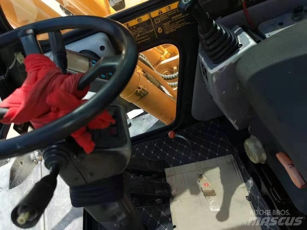 Hyundai R210W-7 轮式挖掘机