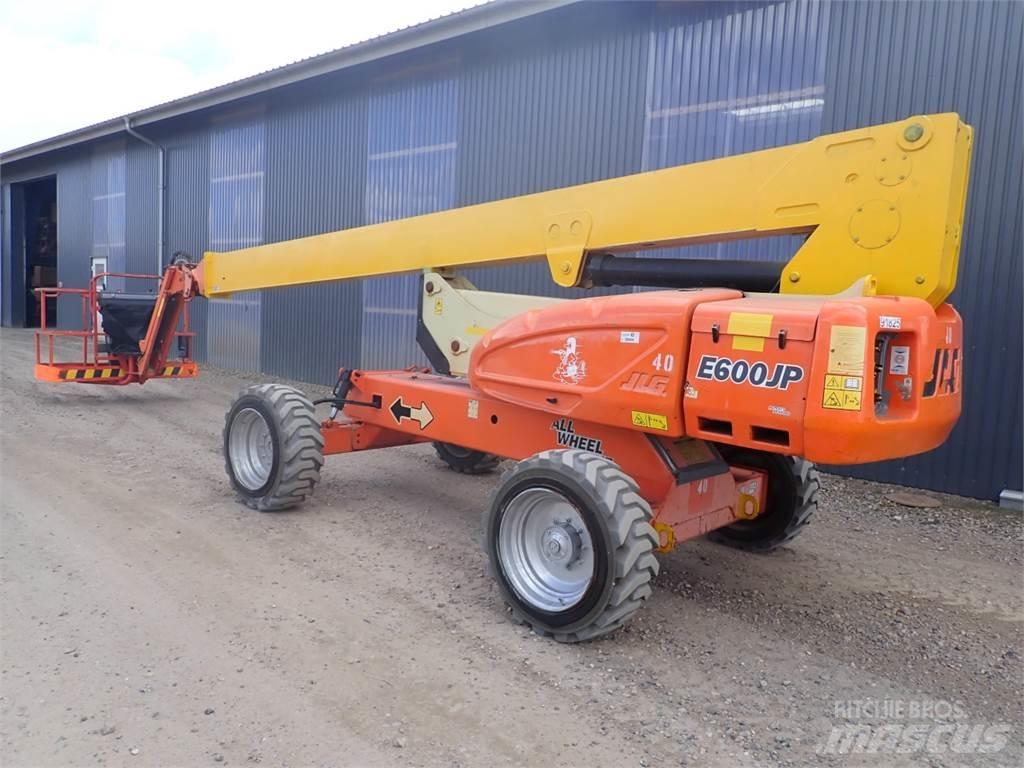 JLG E600JP 曲臂高空工作平台