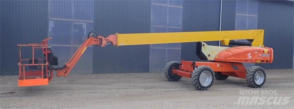 JLG E600JP 曲臂高空工作平台