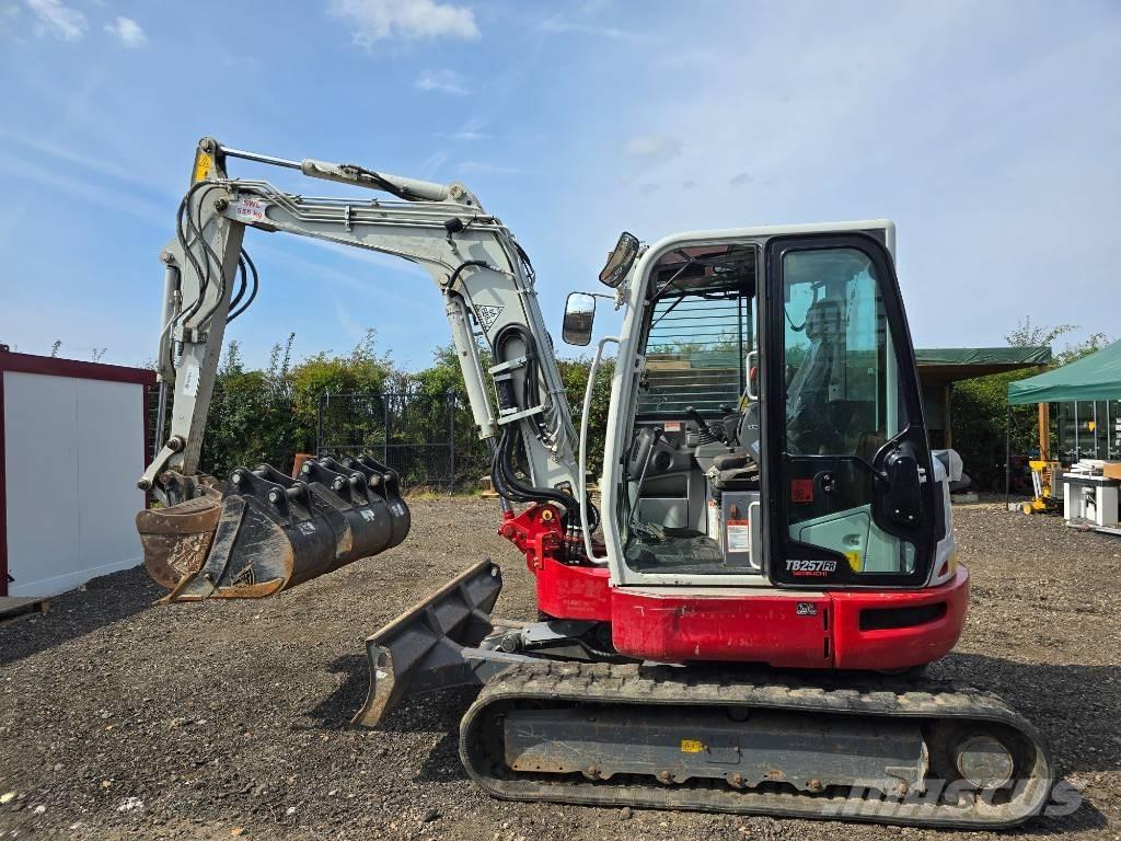 Takeuchi TB 257 FR 小型挖掘机