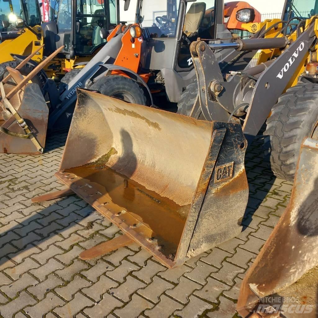 Volvo L 28 F 轮式装载机