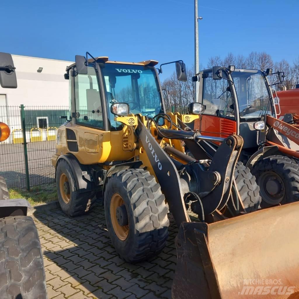Volvo L 28 F 轮式装载机