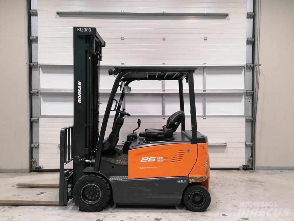 Doosan B25X-7 电动叉车