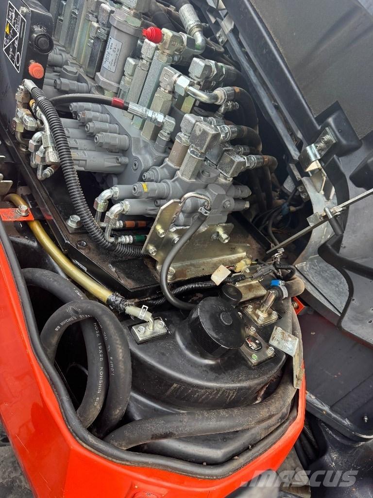 Kubota KX 080-4 中型挖掘机