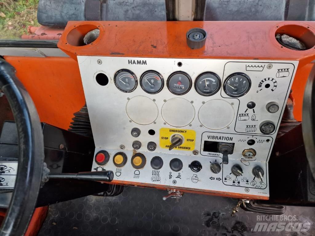 Hamm DV 6 双轮压路机