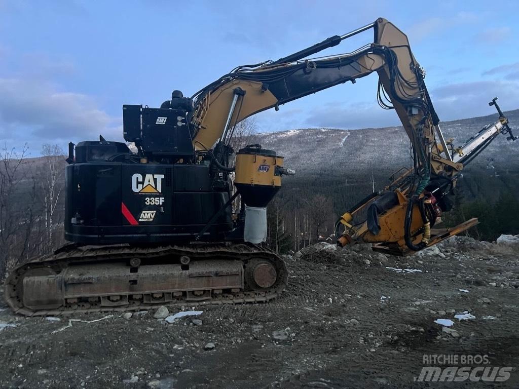 CAT 335 F L CR 钻孔机