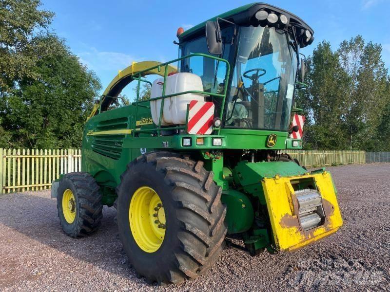 John Deere 7400 自走式青贮饲料收割机