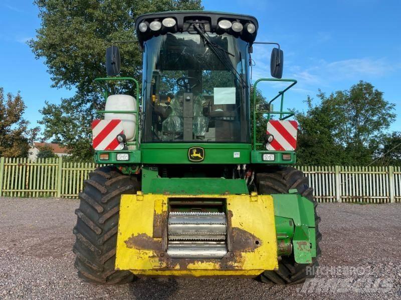John Deere 7400 自走式青贮饲料收割机