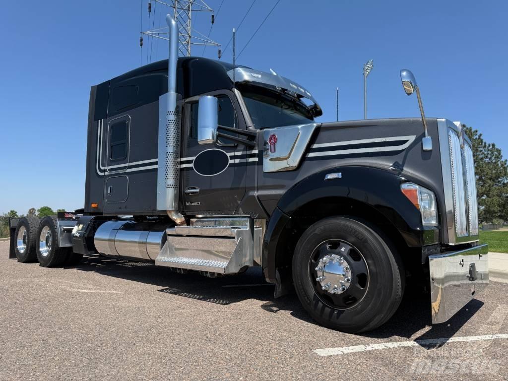 Kenworth W 990 牵引车
