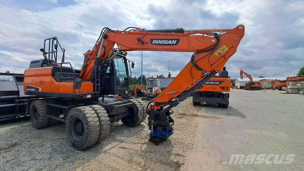 Doosan DX140W-5 轮式挖掘机