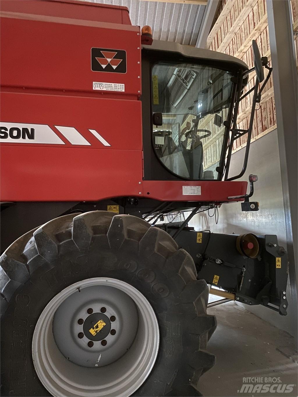Massey Ferguson 7244 联合收割机