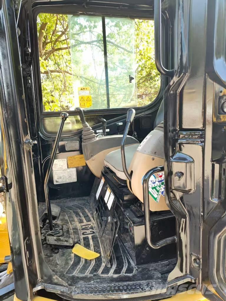 CAT 304 CR 小型挖掘机