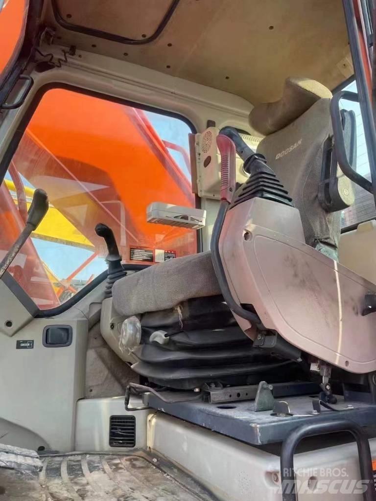 Doosan DH300 履带挖掘机