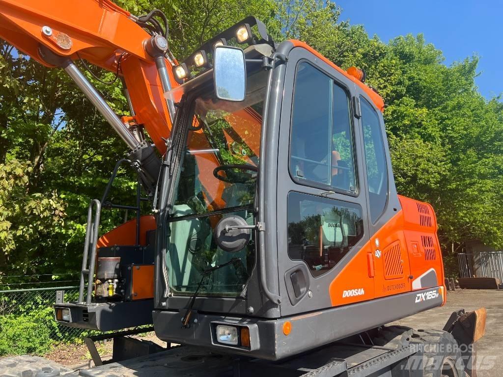 Doosan DX 165 W-5 轮式挖掘机