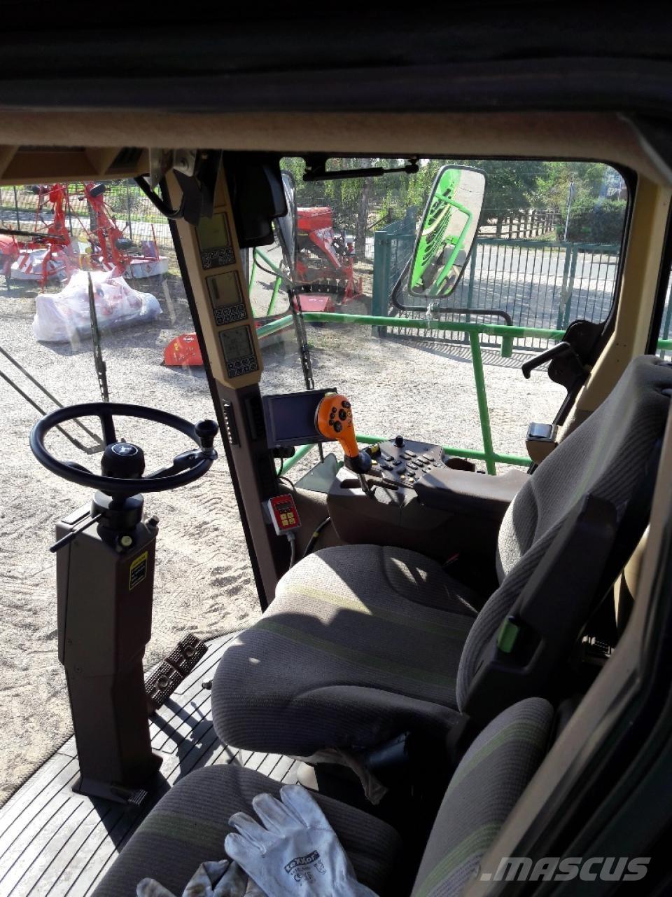 John Deere 7350 自走式青贮饲料收割机