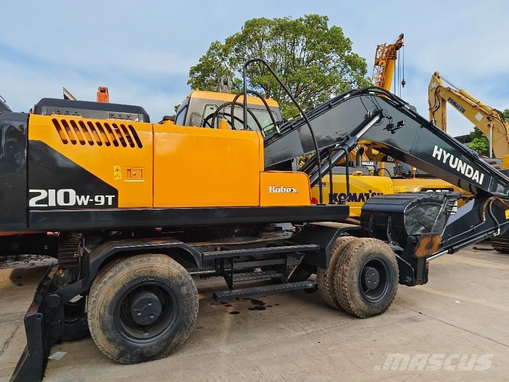 Hyundai R210W-9 轮式挖掘机