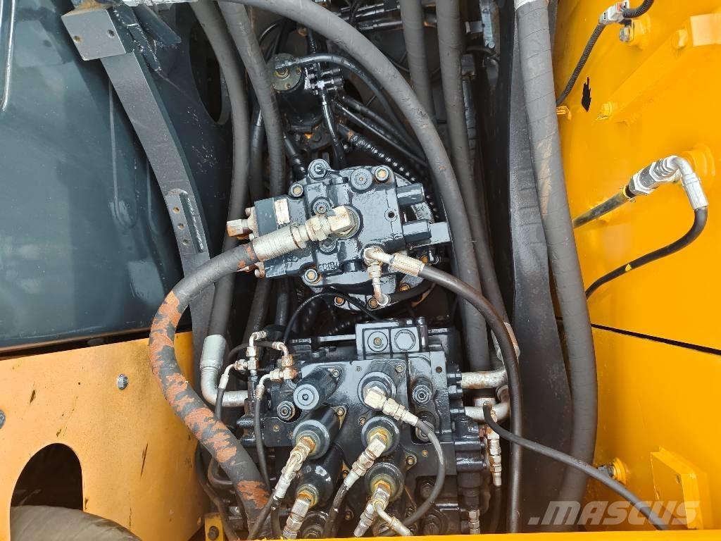 Hyundai R210W-9 轮式挖掘机