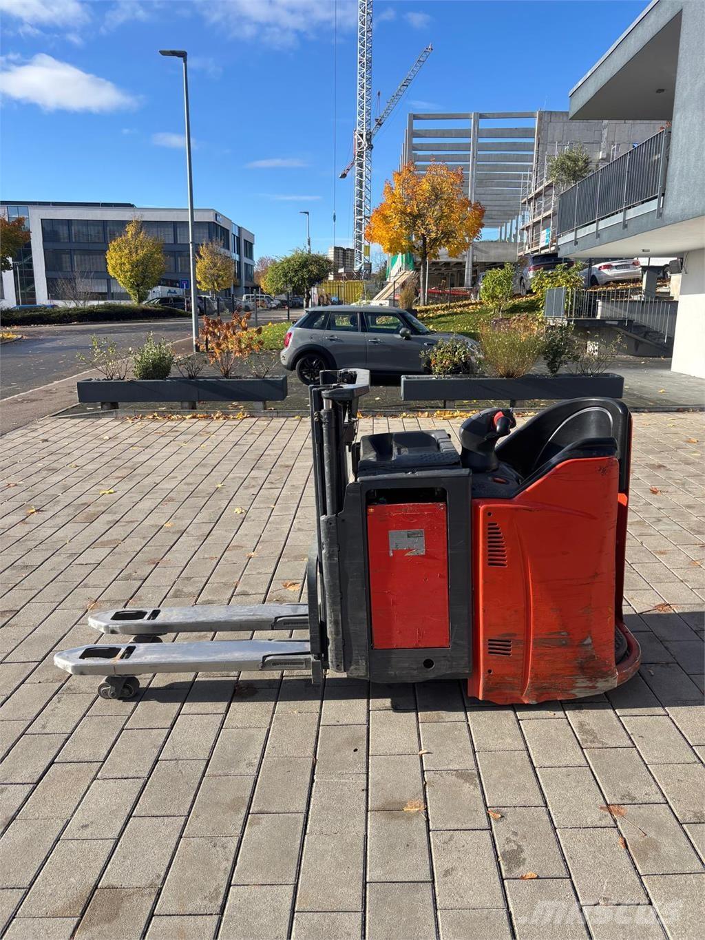 Linde L12 LHP SP 行走式堆垛机