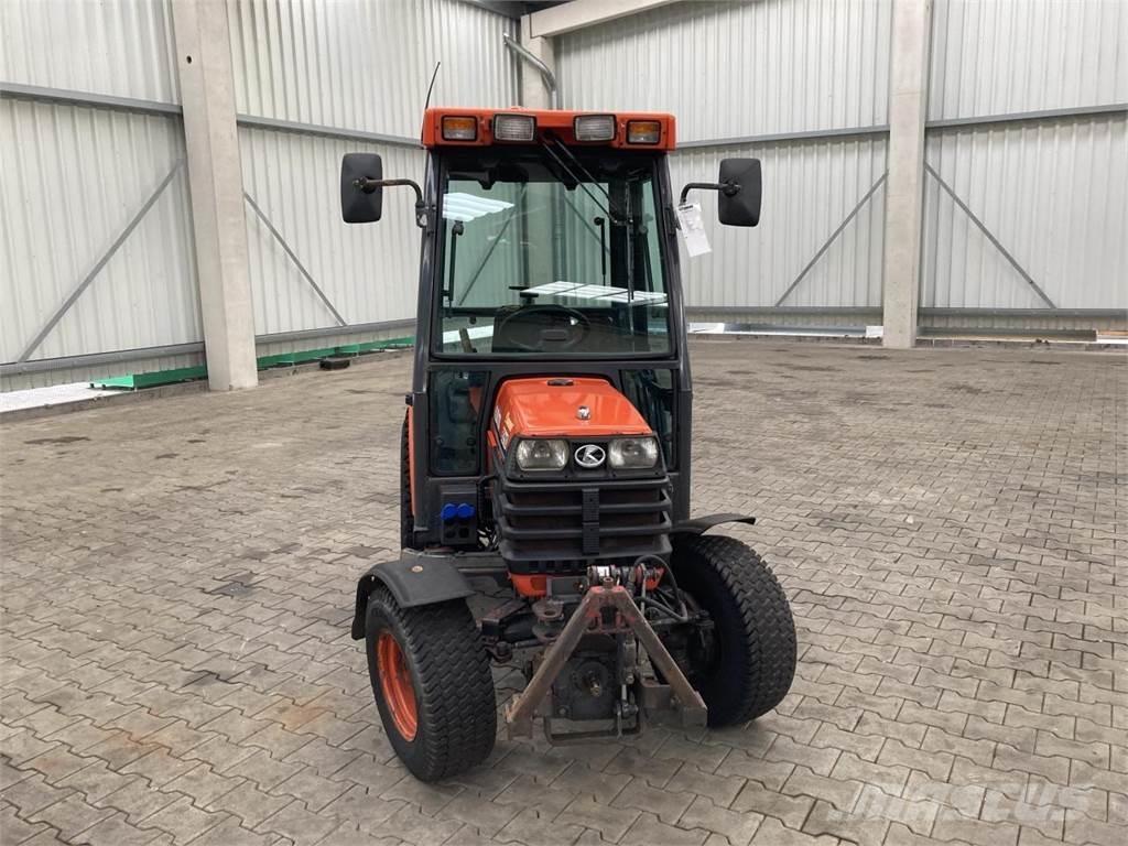 Kubota B2110 小型拖拉机