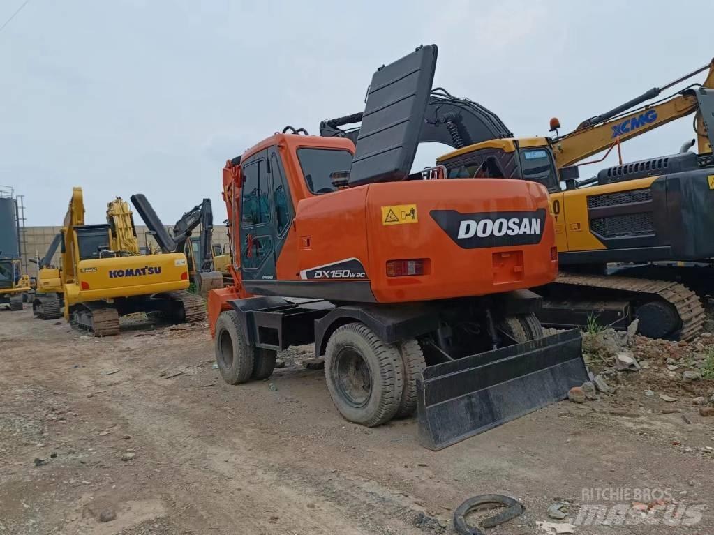 Doosan 150 W 轮式挖掘机