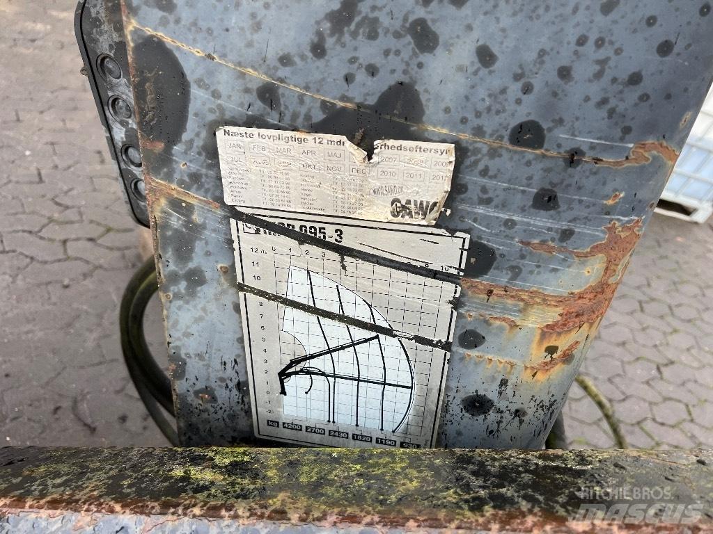 Hiab 095-3 随车折臂吊