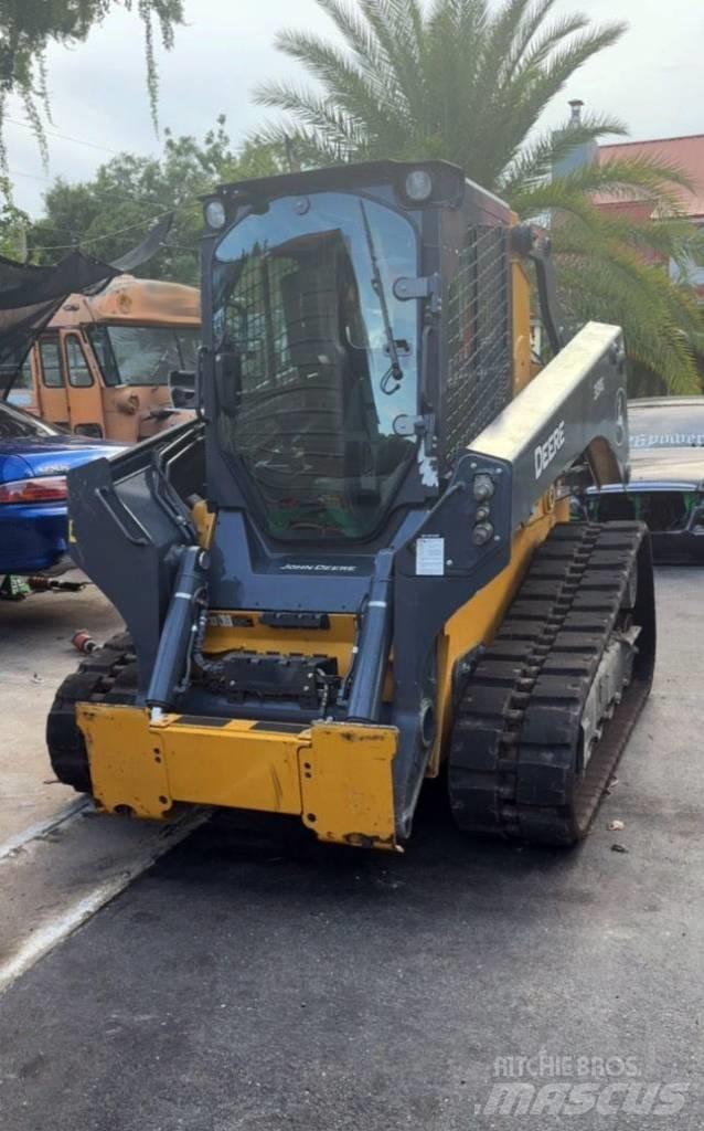 John Deere 331G 滑移装载机