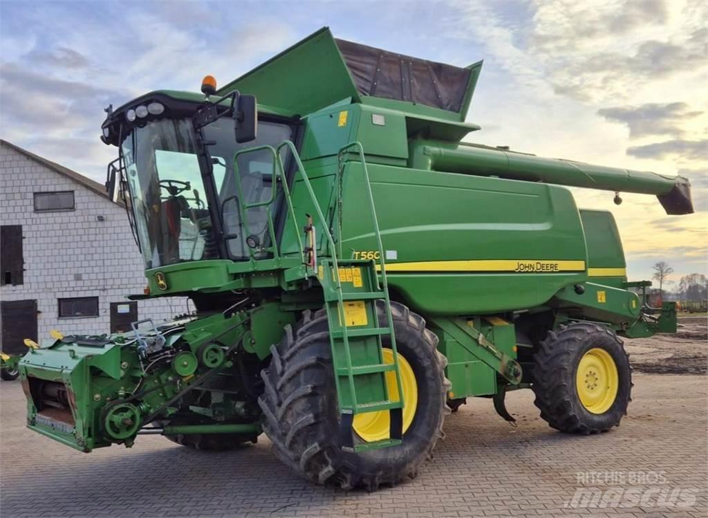 John Deere T560 联合收割机