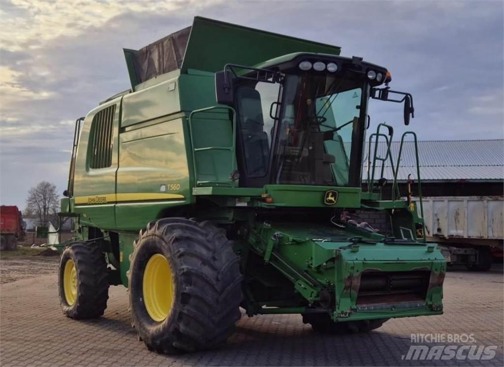 John Deere T560 联合收割机