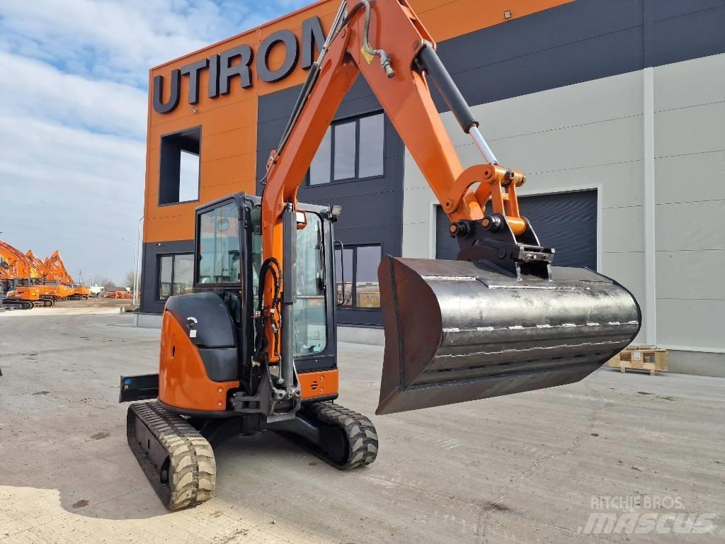 Hitachi ZX38U-6 小型挖掘机