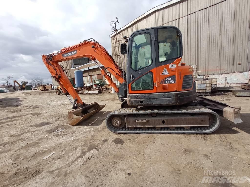 Doosan DX 85 R-3 中型挖掘机