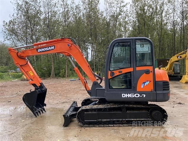 Doosan DH60-7 小型挖掘机