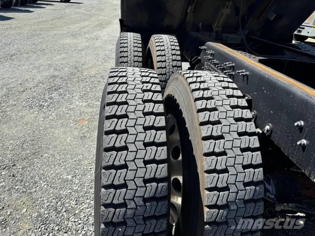 Mack Granite 84FR 自卸式货车