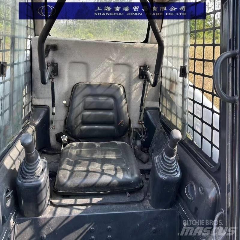 Bobcat S 590 滑移装载机