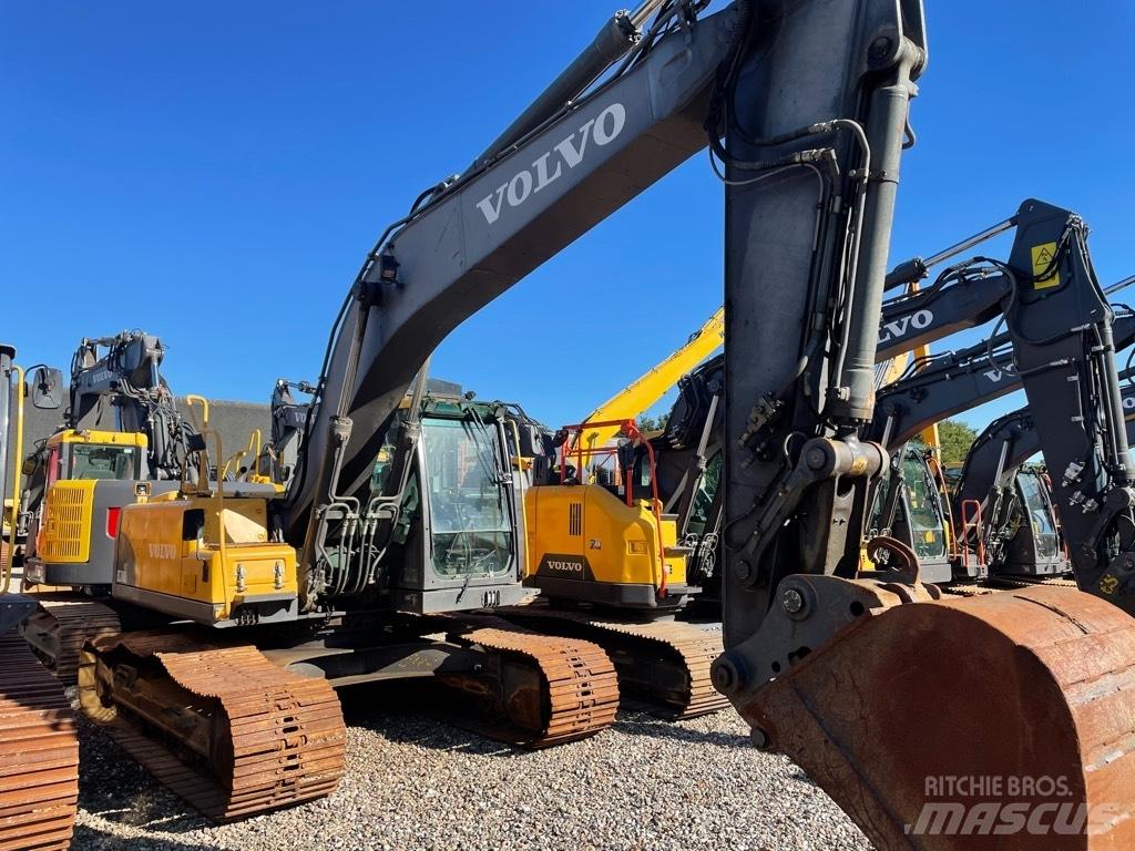 Volvo EC210C 履带挖掘机