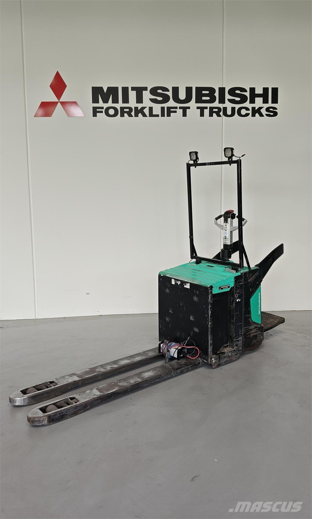 Mitsubishi PBV20N2 平台运输车